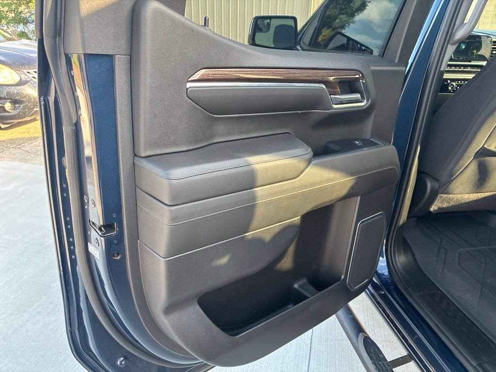 Used 2022 Chevrolet Silverado 1500 LT w/ Protection Package RWD image 12