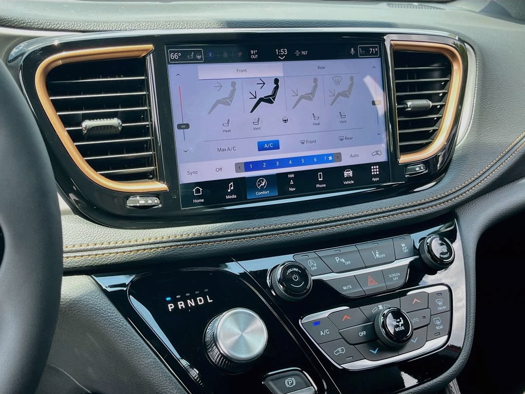 New 2027 Chrysler Pacifica Pinnacle w/ Theater Group FWD image 16