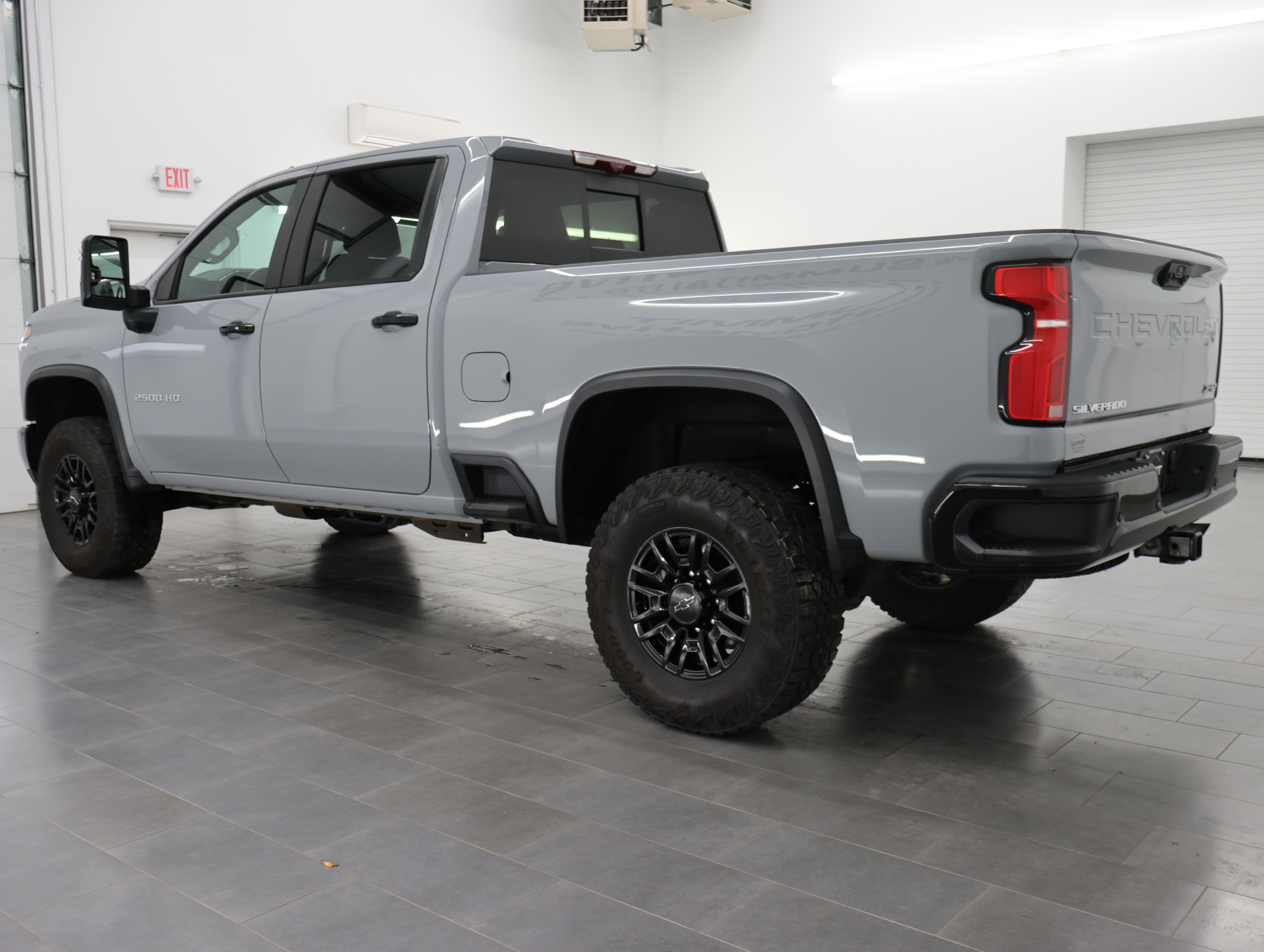 Used 2024 Chevrolet Silverado 2500 LTZ w/ LTZ Plus Package AWD/4WD image 67