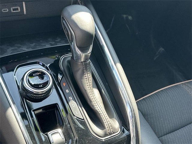 Used 2024 GMC Canyon AT4 w/ Canyon Safety Plus Package image 15