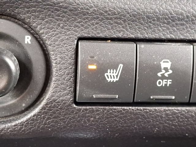 Used 2017 Jeep Wrangler Unlimited Sahara w/ Connectivity Group AWD/4WD image 22