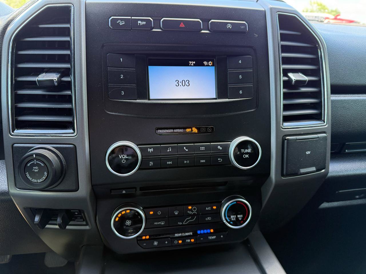 Used 2018 Ford Expedition XLT AWD/4WD image 25