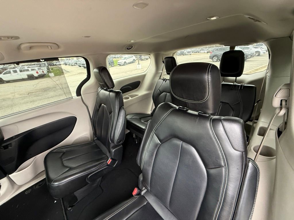 Used 2023 Chrysler Pacifica Touring-L image 24