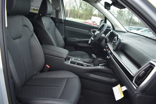 New 2026 Kia Sorento S FWD image 13