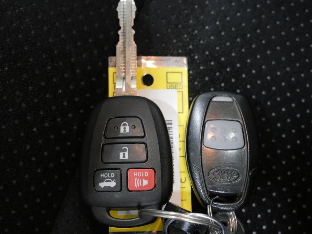 Used 2015 Toyota Camry XSE w/ Moonroof Package image 23