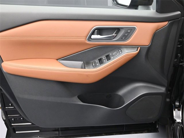 New 2026 Nissan Rogue Platinum image 16