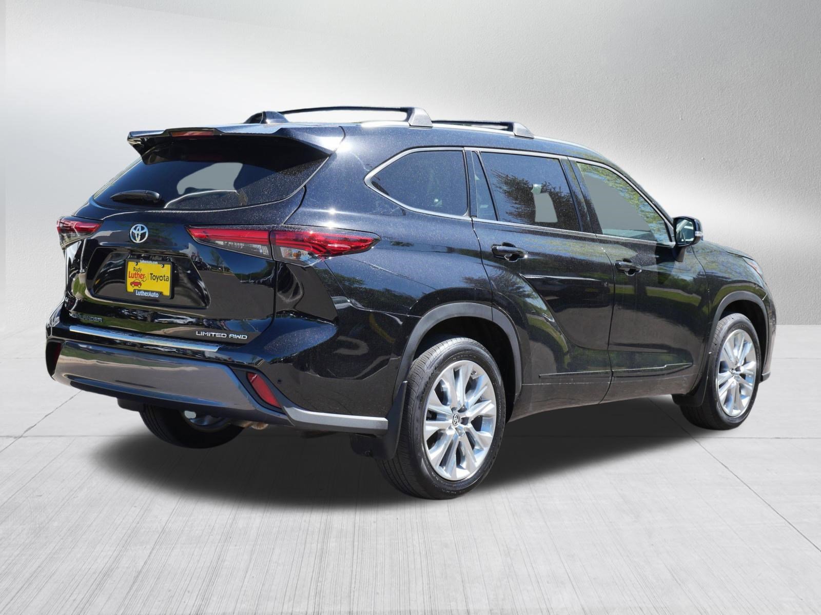Used 2023 Toyota Highlander Limited AWD/4WD image 7