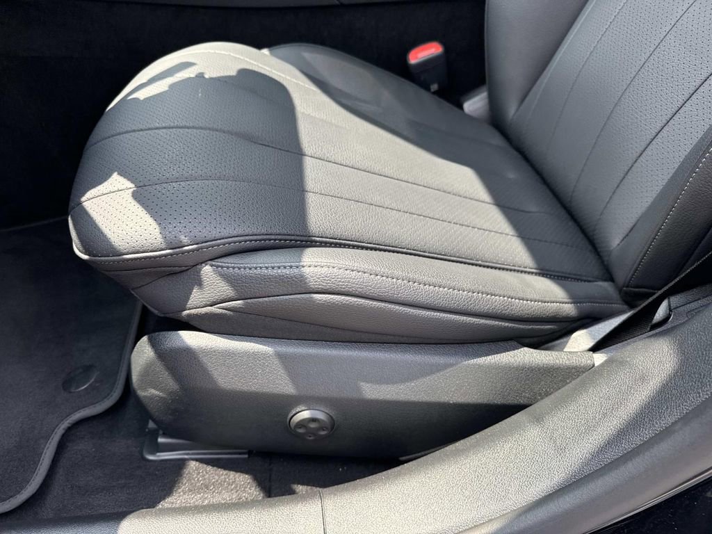Used 2025 Mercedes-Benz E 450 4MATIC Sedan image 17