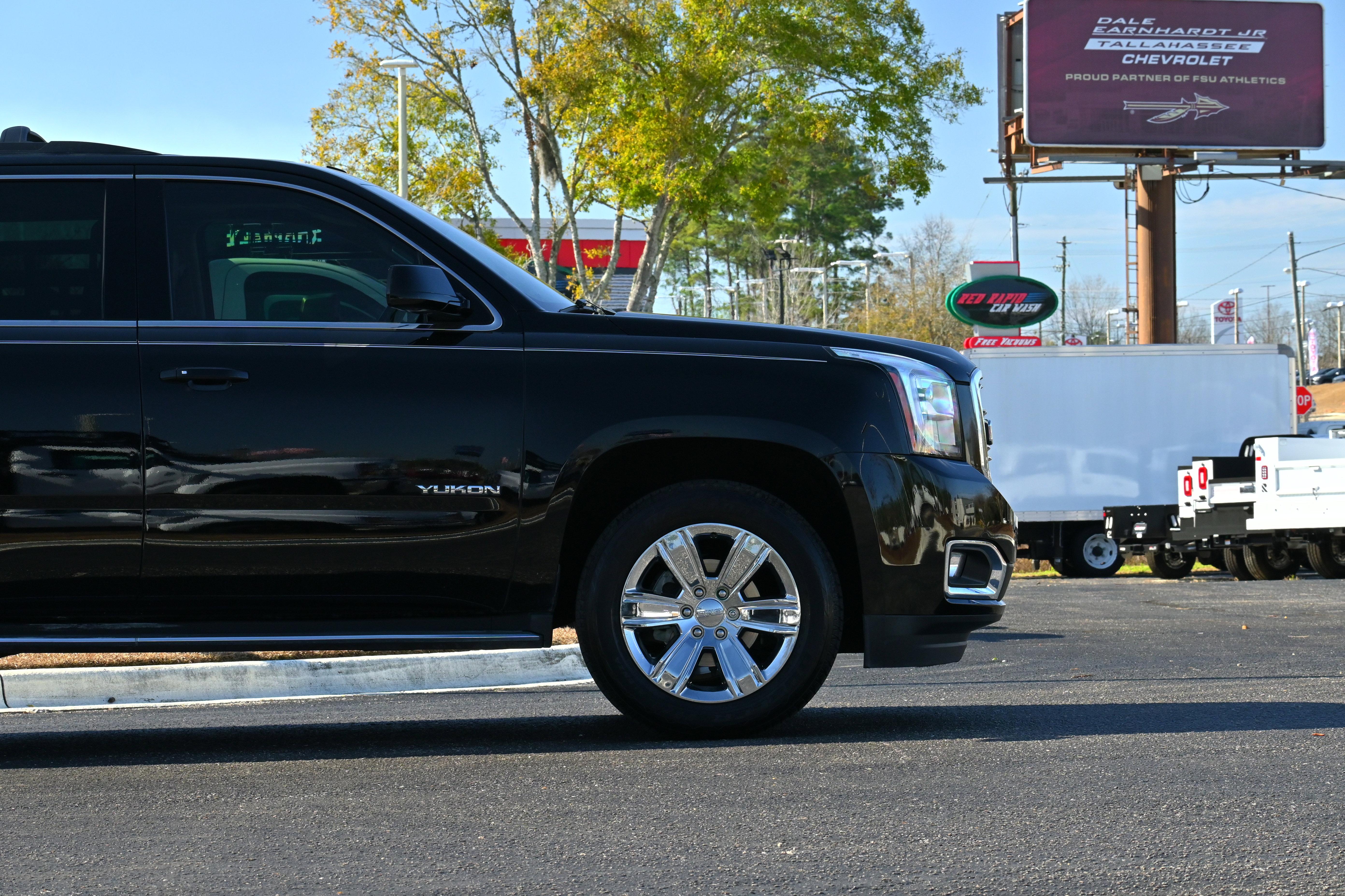 Used 2019 GMC Yukon SLT w/ Open Road Package image 6