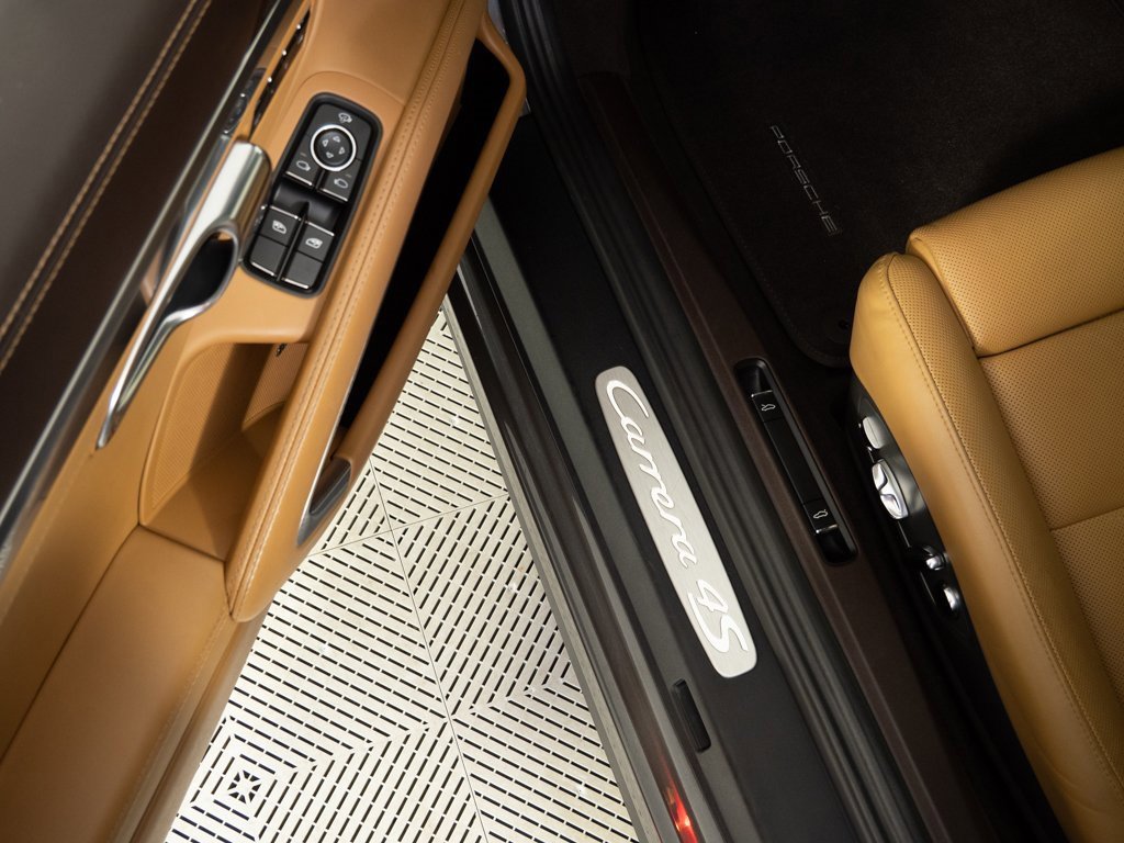 Certified 2018 Porsche 911 Carrera 4S image 8
