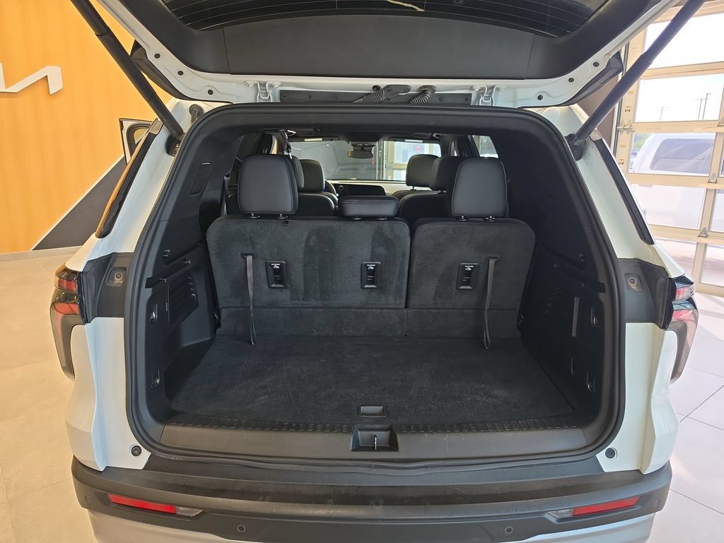 Used 2024 Chevrolet Traverse LT FWD image 28