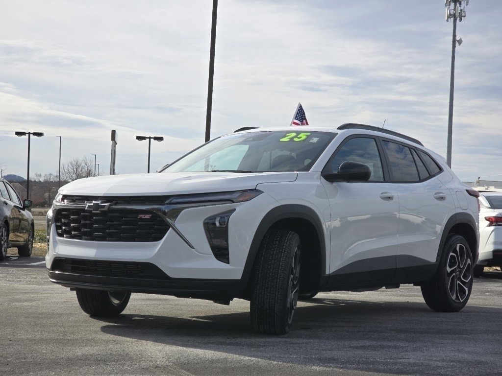 Certified 2025 Chevrolet Trax RS w/ Driver Confidence Package image 10