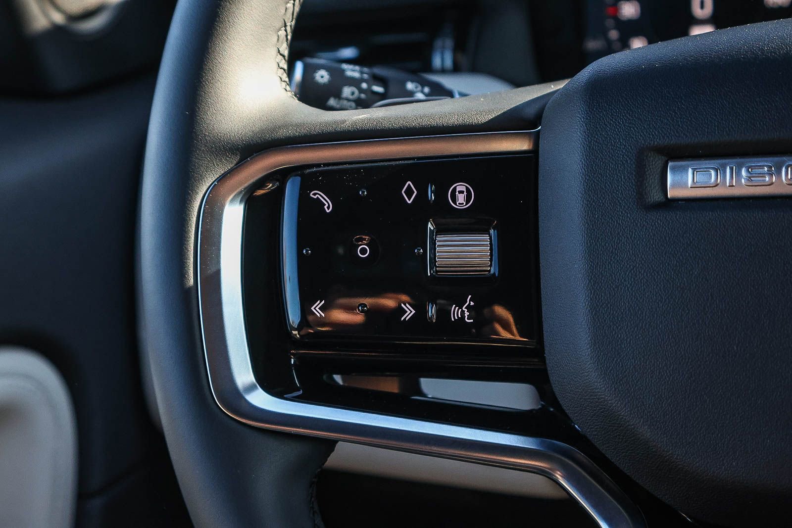 Used 2024 Land Rover Discovery Sport Dynamic SE image 30