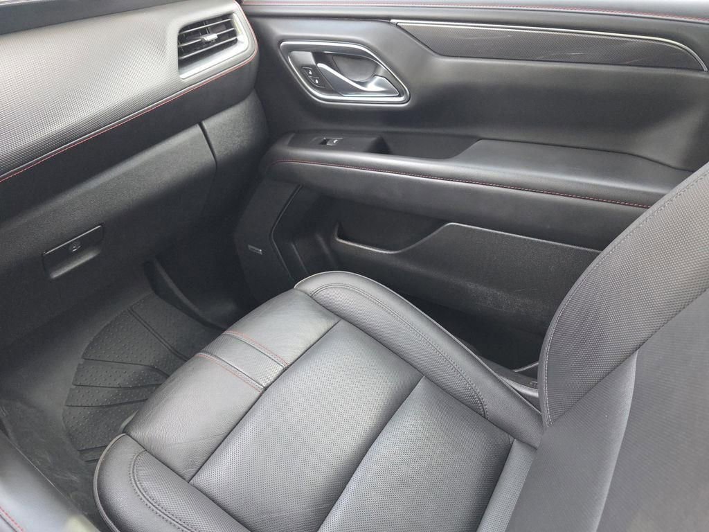 Used 2024 Chevrolet Suburban RST w/ Sport Performance Package RWD image 16