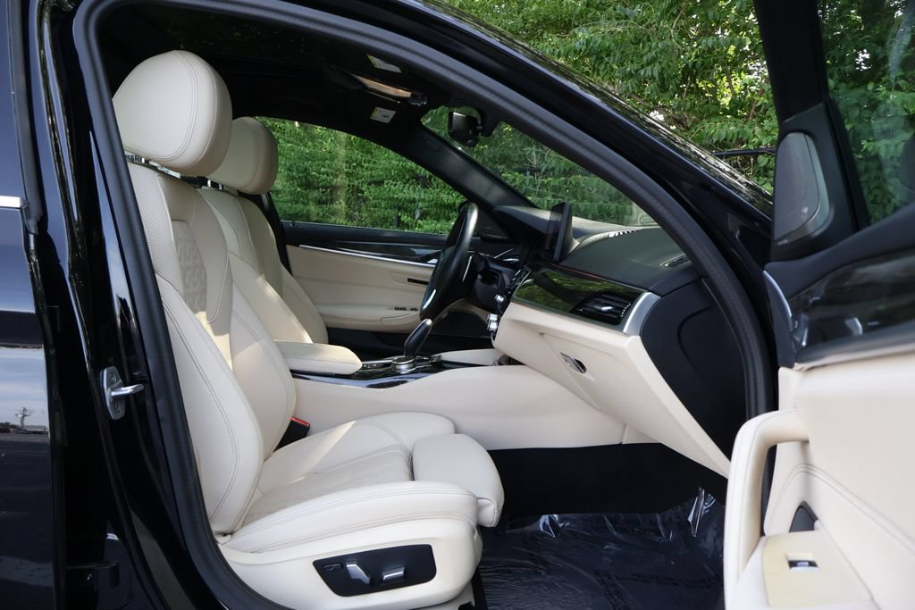 Used 2023 BMW 530i w/ Premium Package RWD image 43
