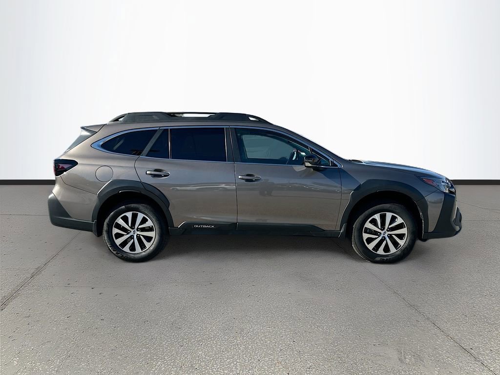 Used 2023 Subaru Outback Premium image 8