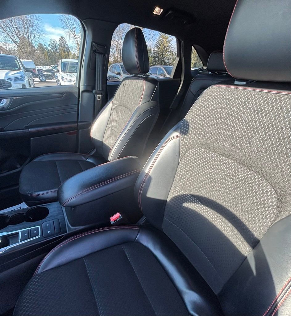 Used 2025 Ford Escape ST-Line image 8