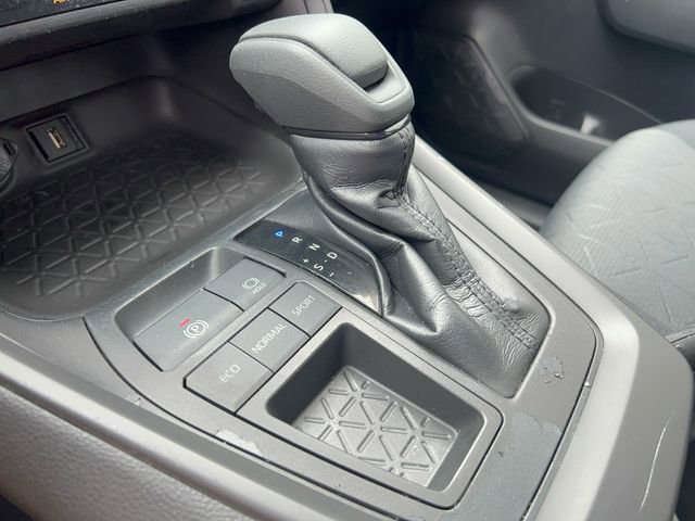 Used 2021 Toyota RAV4 XLE image 21