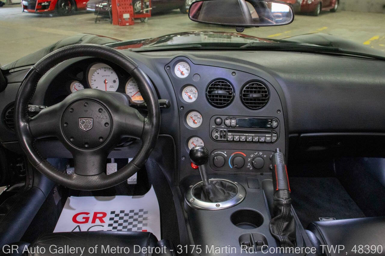 Used 2004 Dodge Viper SRT-10 RWD image 17