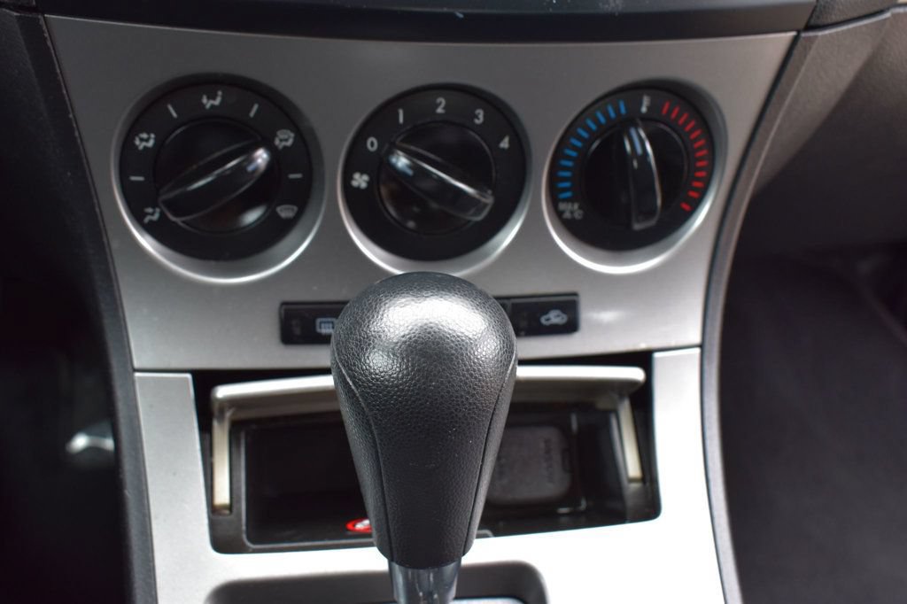 Used 2011 MAZDA MAZDA3 i Touring FWD image 31