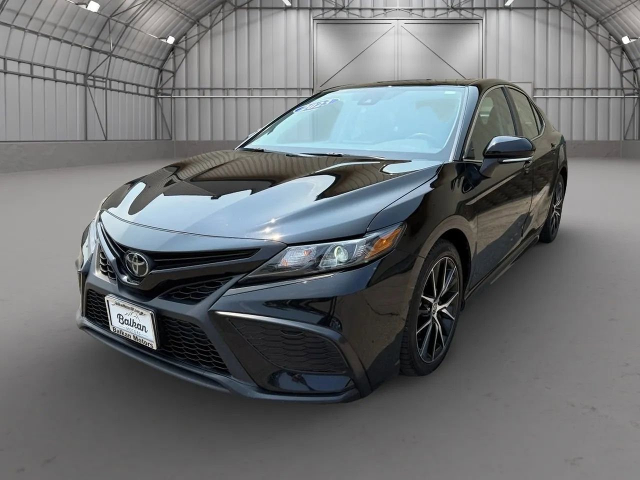 Used 2023 Toyota Camry SE w/ Cold Weather Package image 9