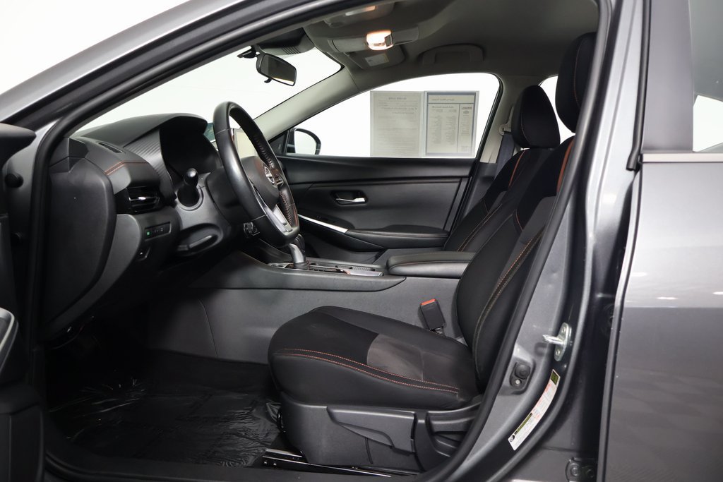 Used 2025 Nissan Sentra SR FWD image 10