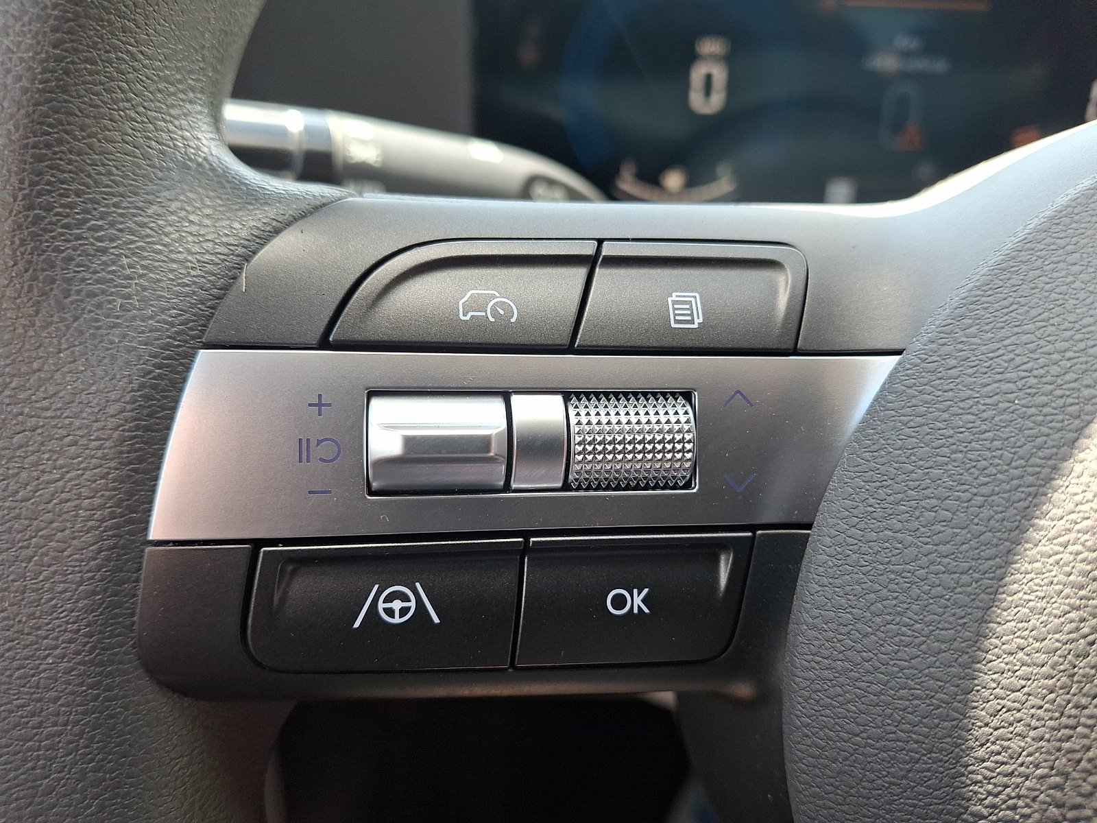 Certified 2025 Hyundai Kona SE AWD/4WD image 21