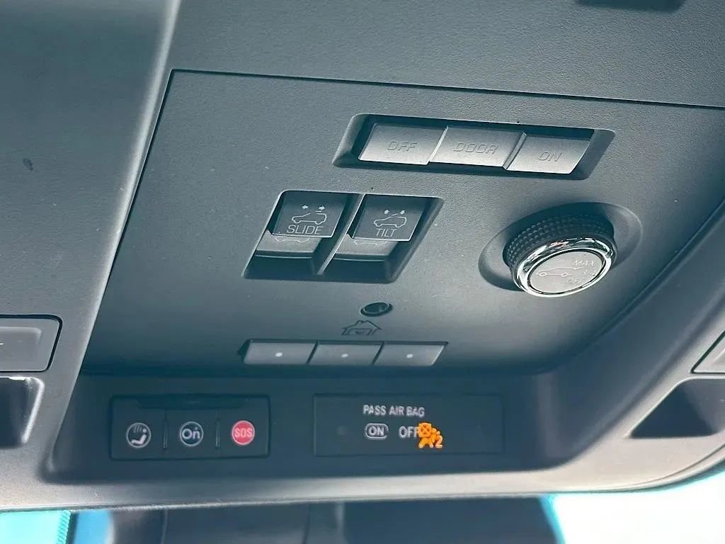 Used 2020 Cadillac Escalade Platinum image 28