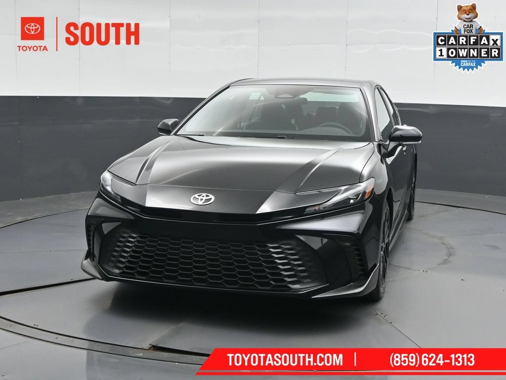 Used 2026 Toyota Camry SE FWD image 5