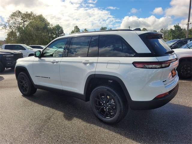 New 2025 Jeep Grand Cherokee Altitude image 12