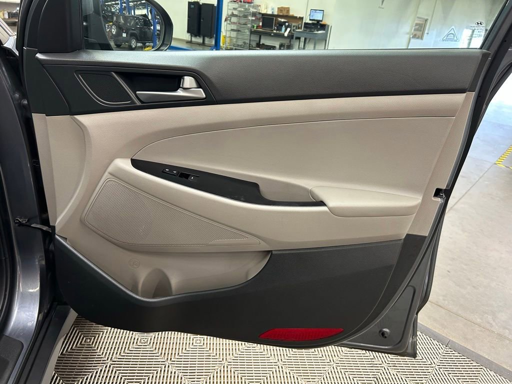 Used 2017 Hyundai Tucson Sport FWD image 12