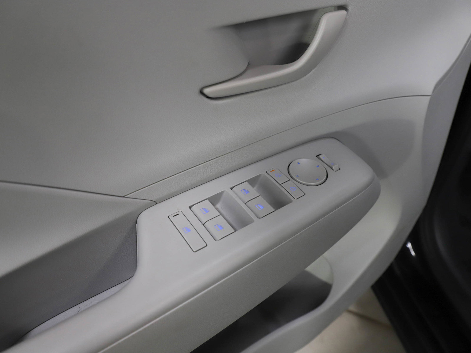 Used 2025 Hyundai Kona SEL image 19