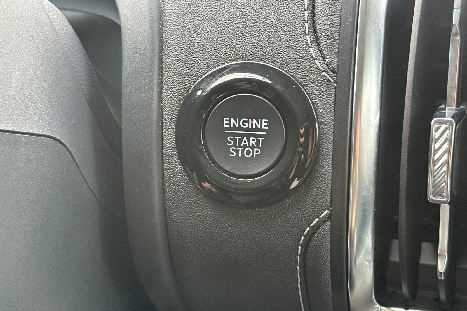 Used 2025 Ford Expedition Platinum AWD/4WD image 24