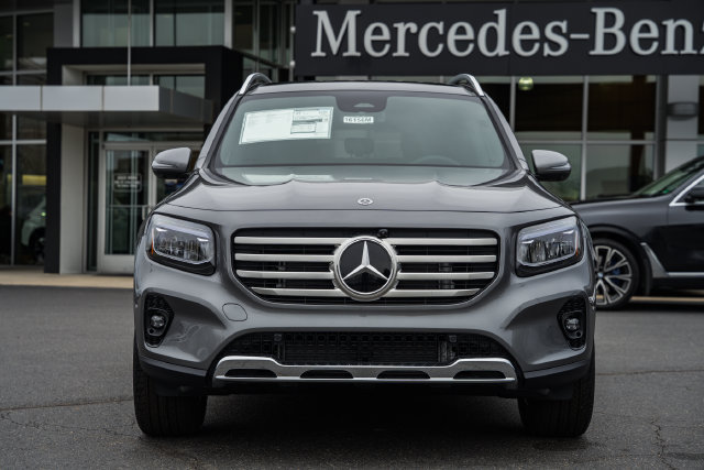 Used 2026 Mercedes-Benz GLB 250 4MATIC image 2