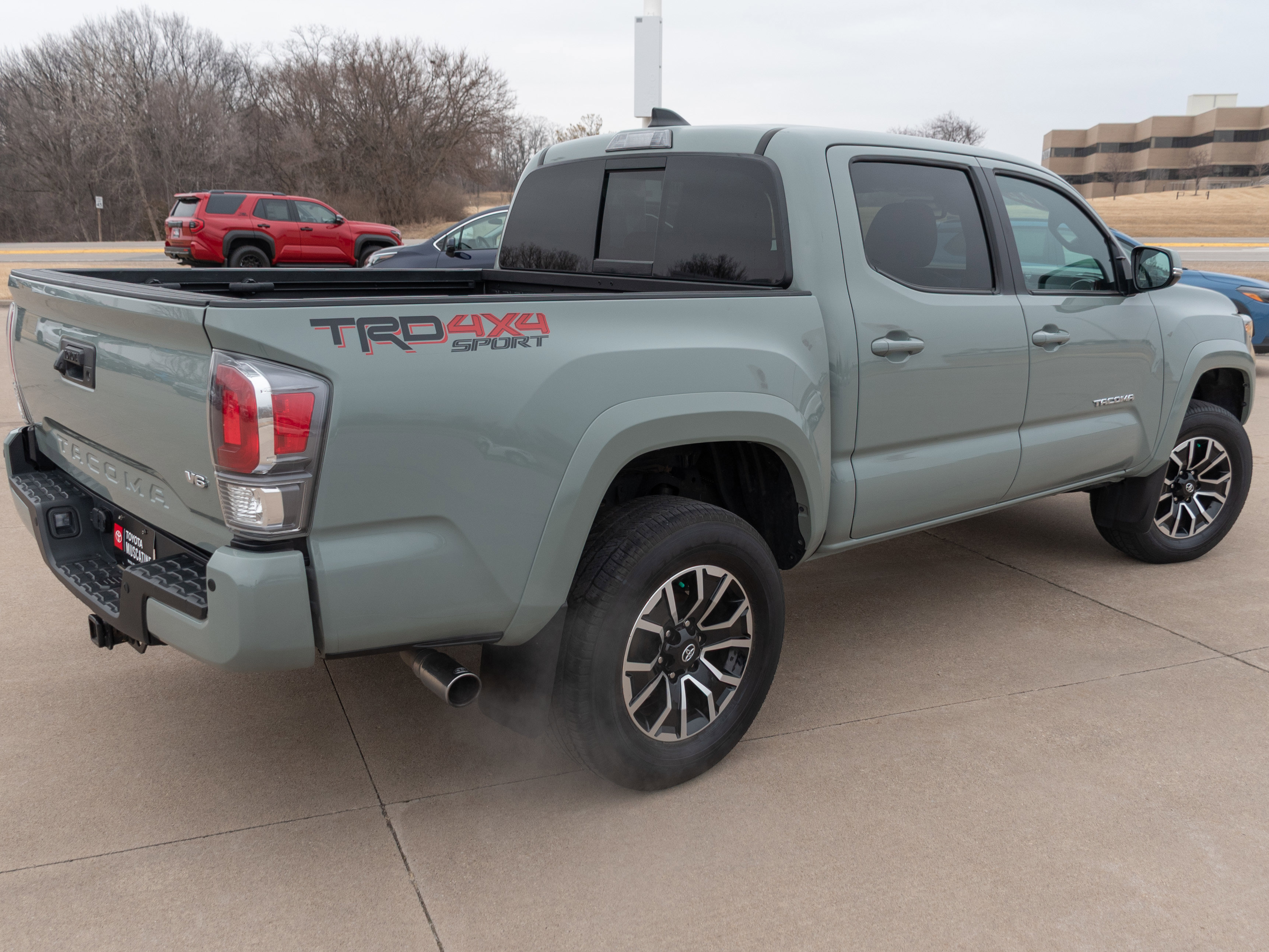 Used 2022 Toyota Tacoma TRD Sport w/ TRD Premium Sport Package AWD/4WD image 20