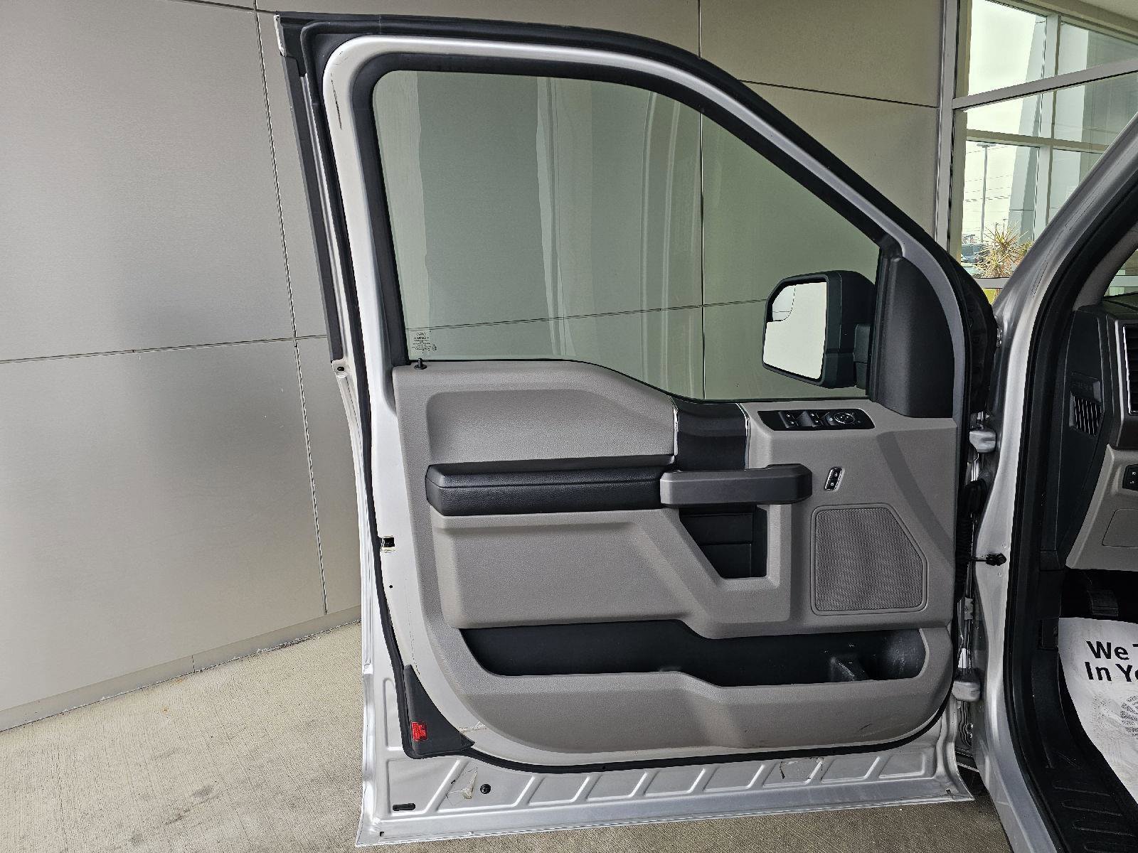 Used 2015 Ford F150 XLT image 16