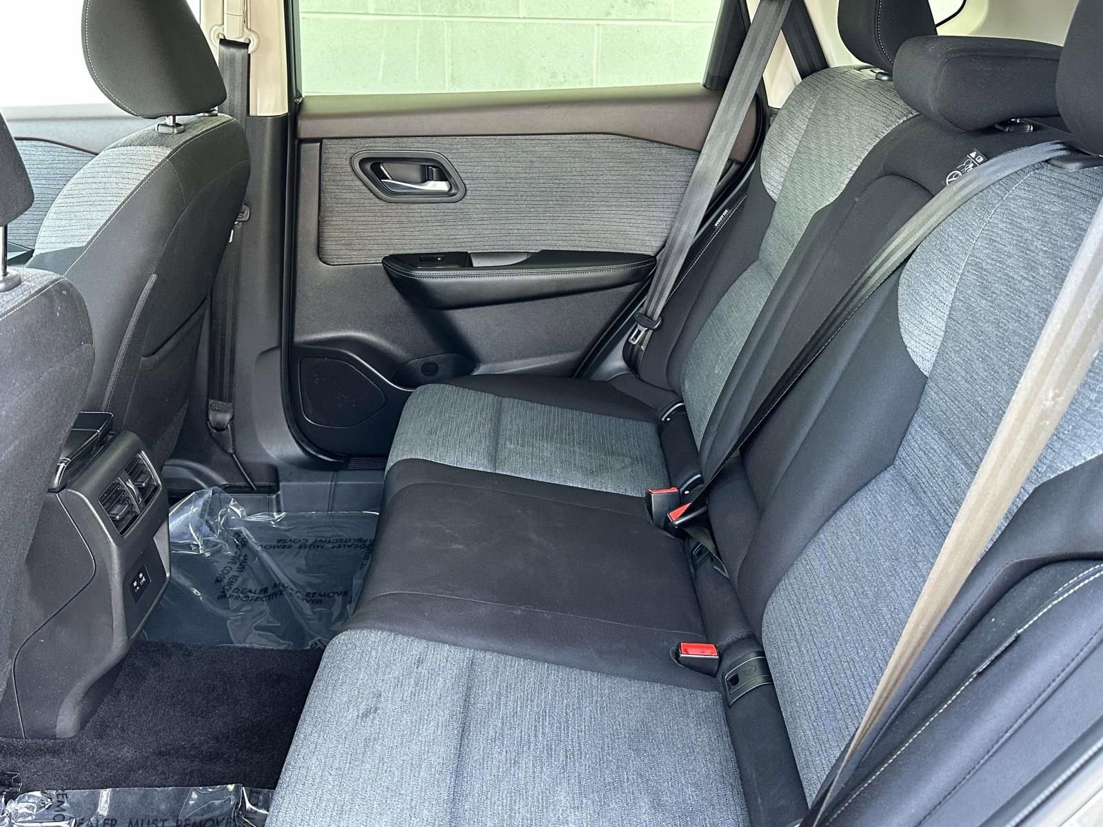 Used 2023 Nissan Rogue SV image 12