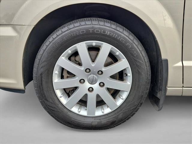Used 2015 Chrysler Town & Country Touring FWD image 24