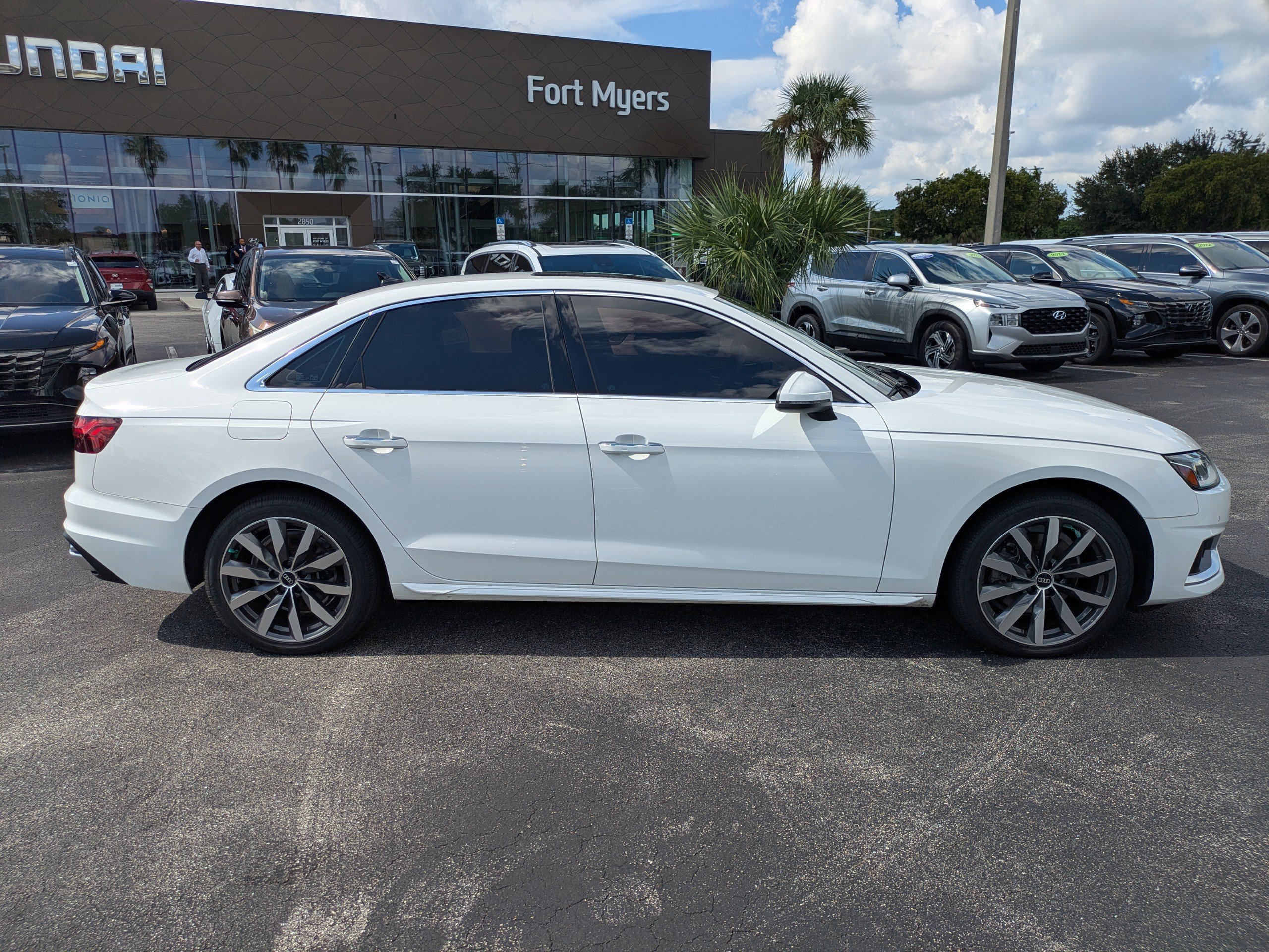 Used 2022 Audi A4 2.0T Premium w/ Convenience Package AWD/4WD image 4