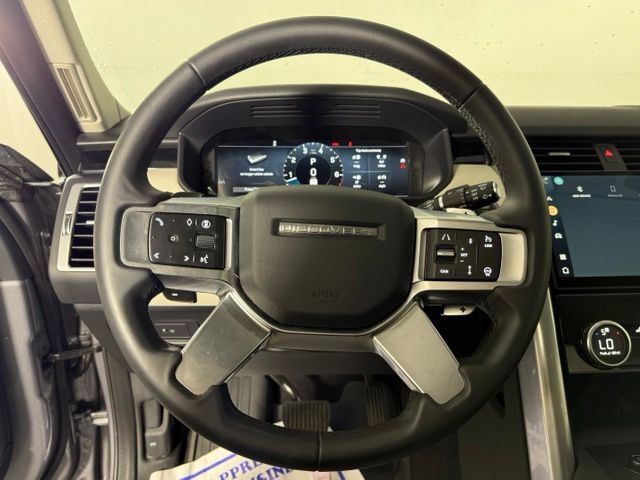 Used 2025 Land Rover Discovery S AWD/4WD image 17