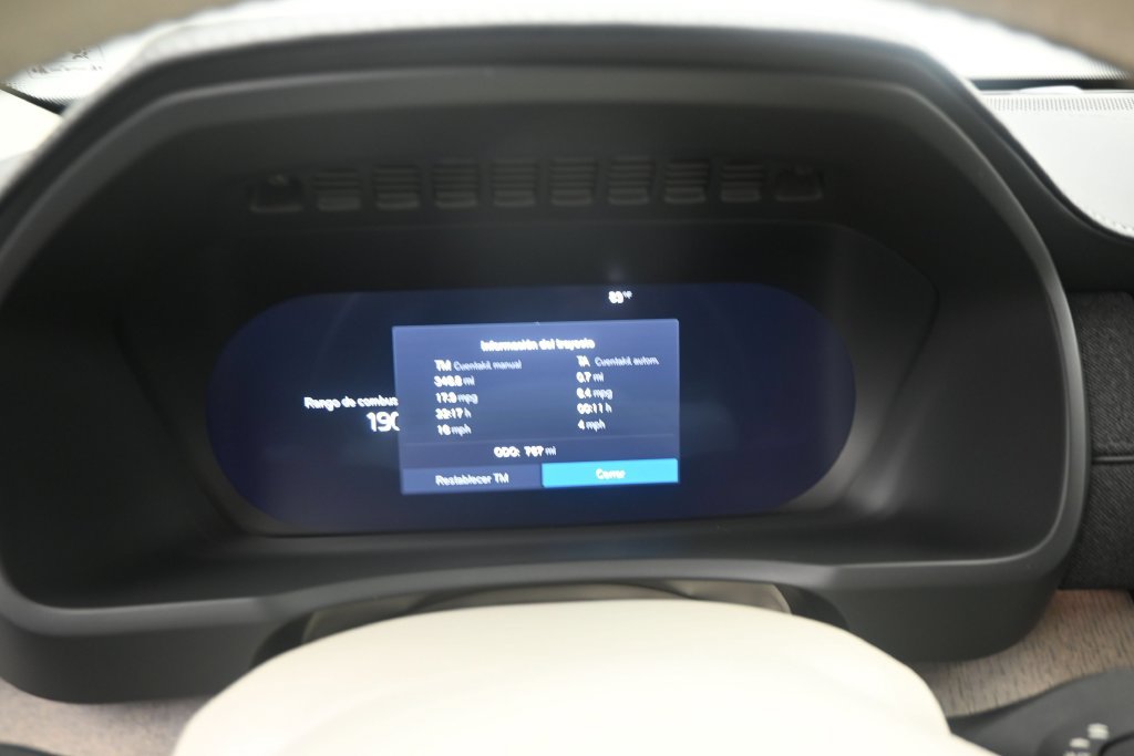 Used 2026 Volvo XC90 B6 Ultra w/ Protection Package AWD/4WD image 12