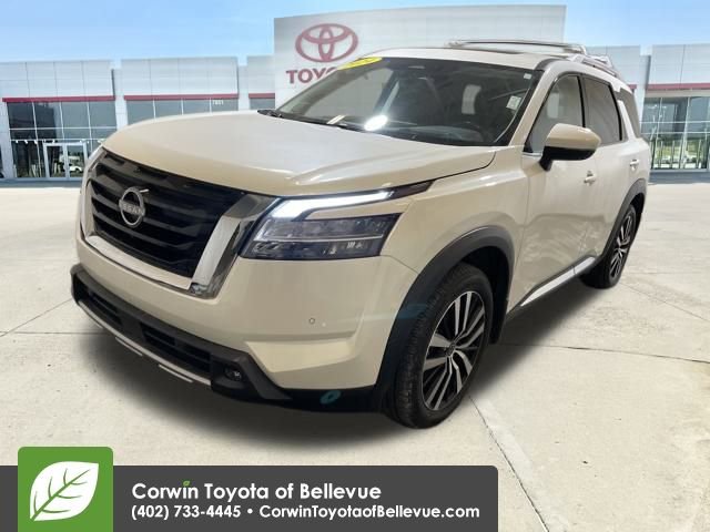 Used 2024 Nissan Pathfinder Platinum image 12