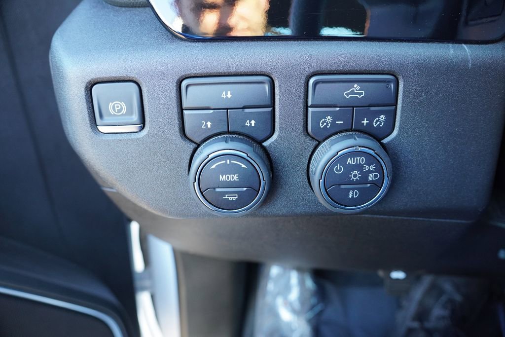 Certified 2025 Chevrolet Silverado 2500 LT w/ Convenience Package image 21