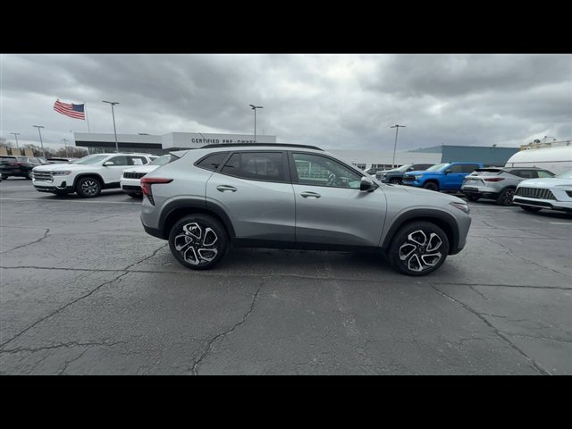 Certified 2024 Chevrolet Trax RS w/ Sunroof Package image 9