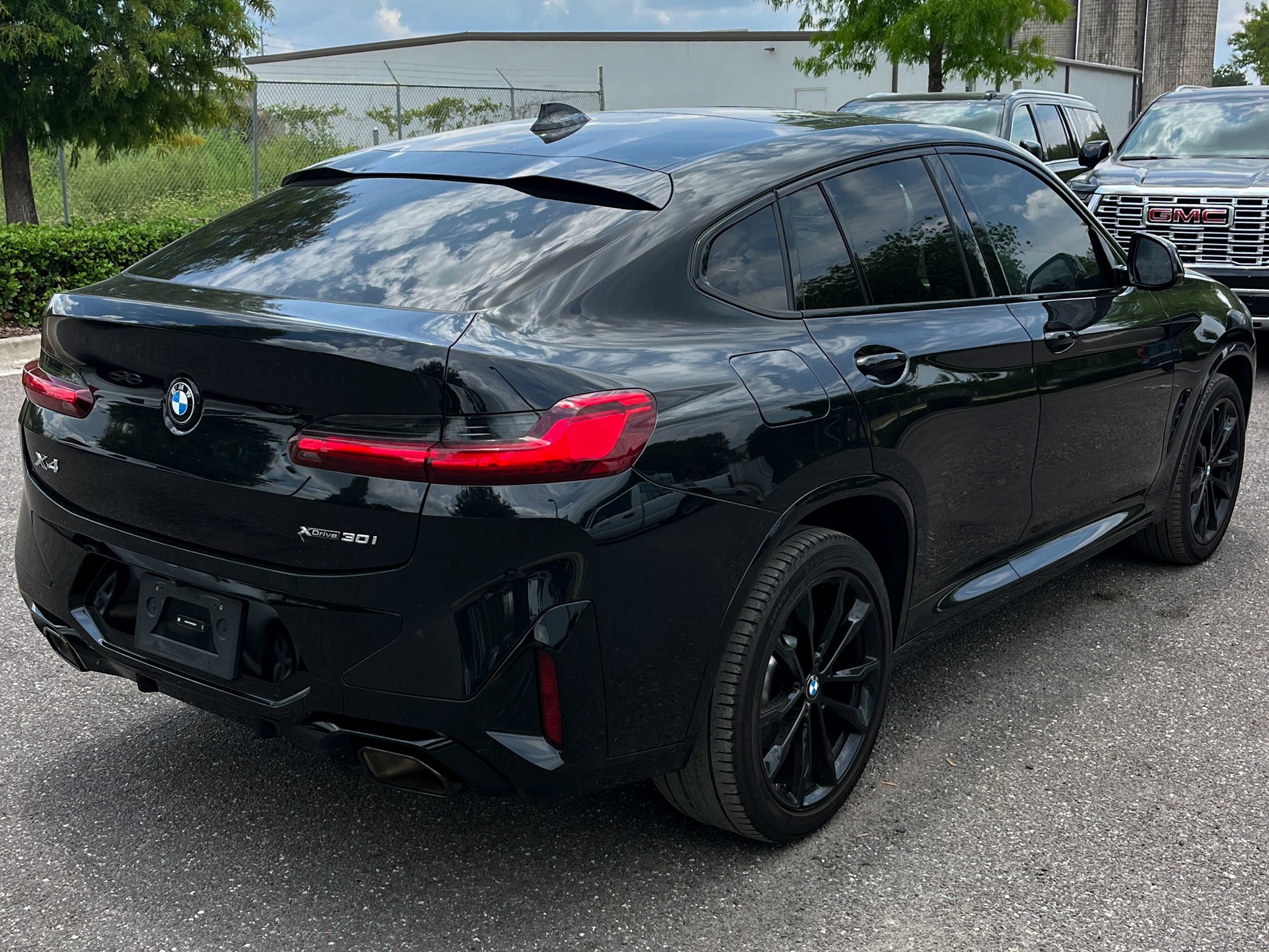 Used 2024 BMW X4 xDrive30i w/ M Sport Package AWD/4WD image 6