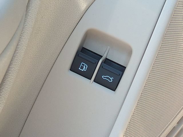 Used 2015 Volkswagen Eos Komfort FWD image 15