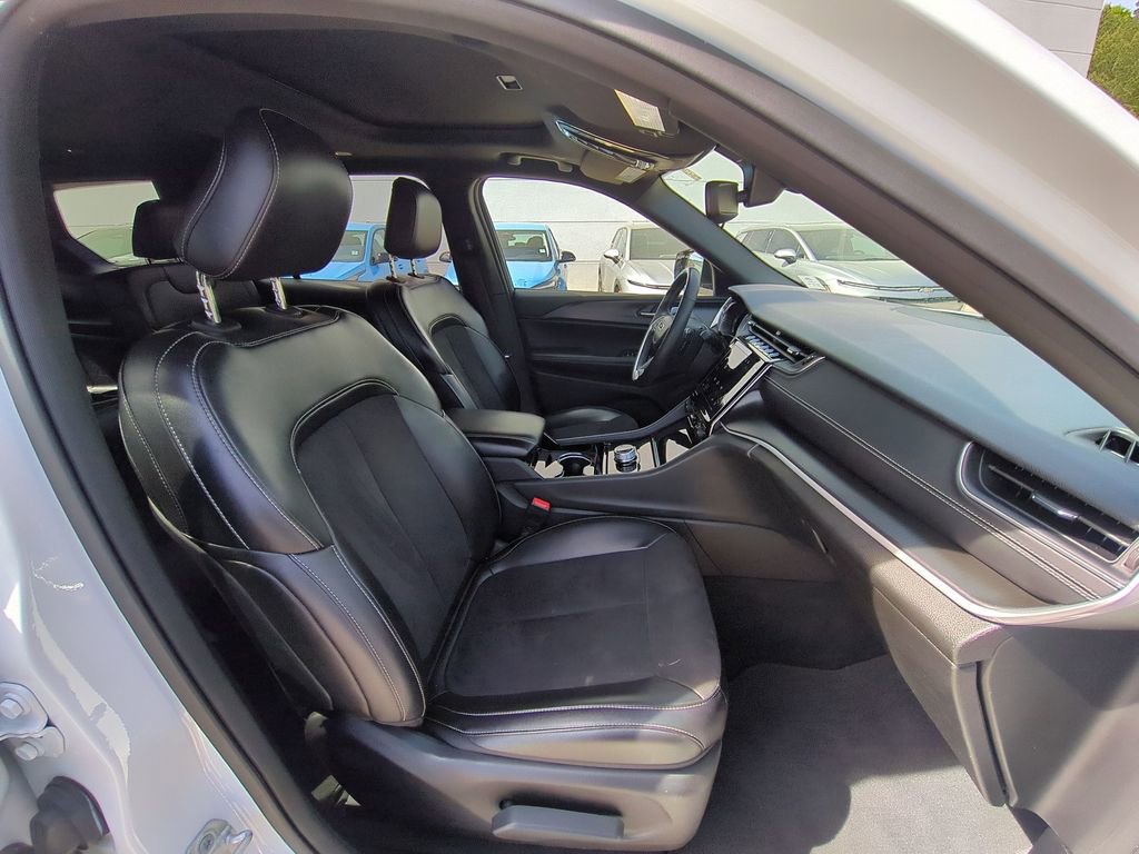 Used 2023 Jeep Grand Cherokee L Laredo image 36