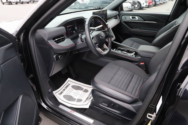 Used 2025 Ford Explorer ST-Line w/ ST-Line Street Pack image 13