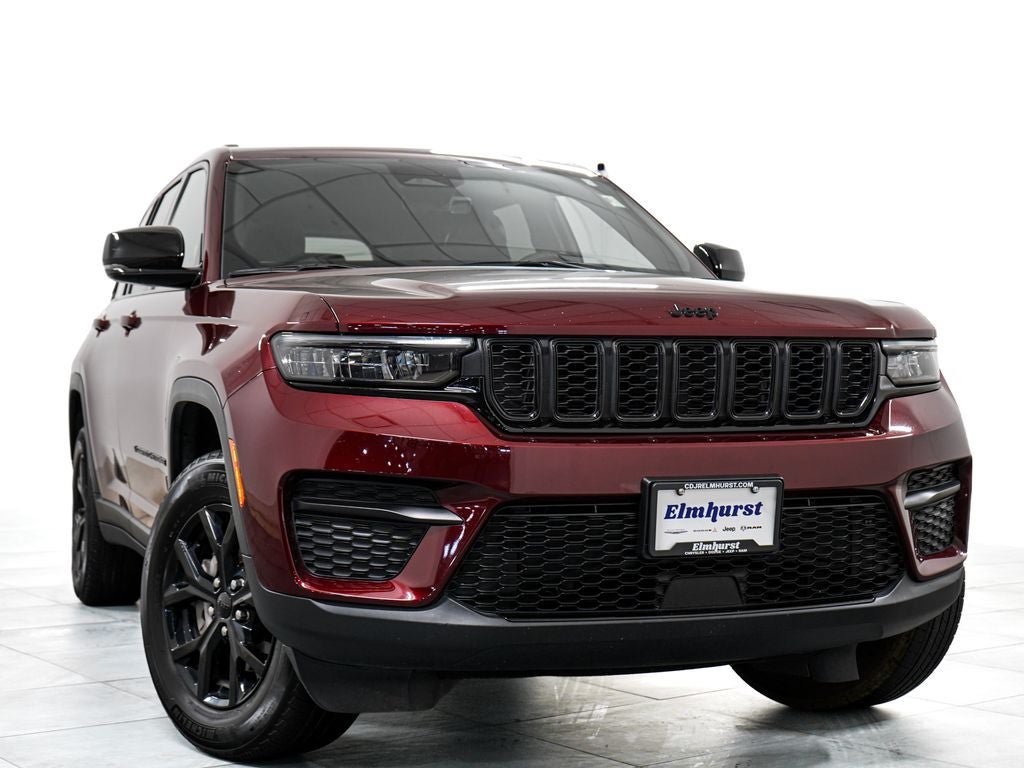 Used 2025 Jeep Grand Cherokee Altitude AWD/4WD image 3