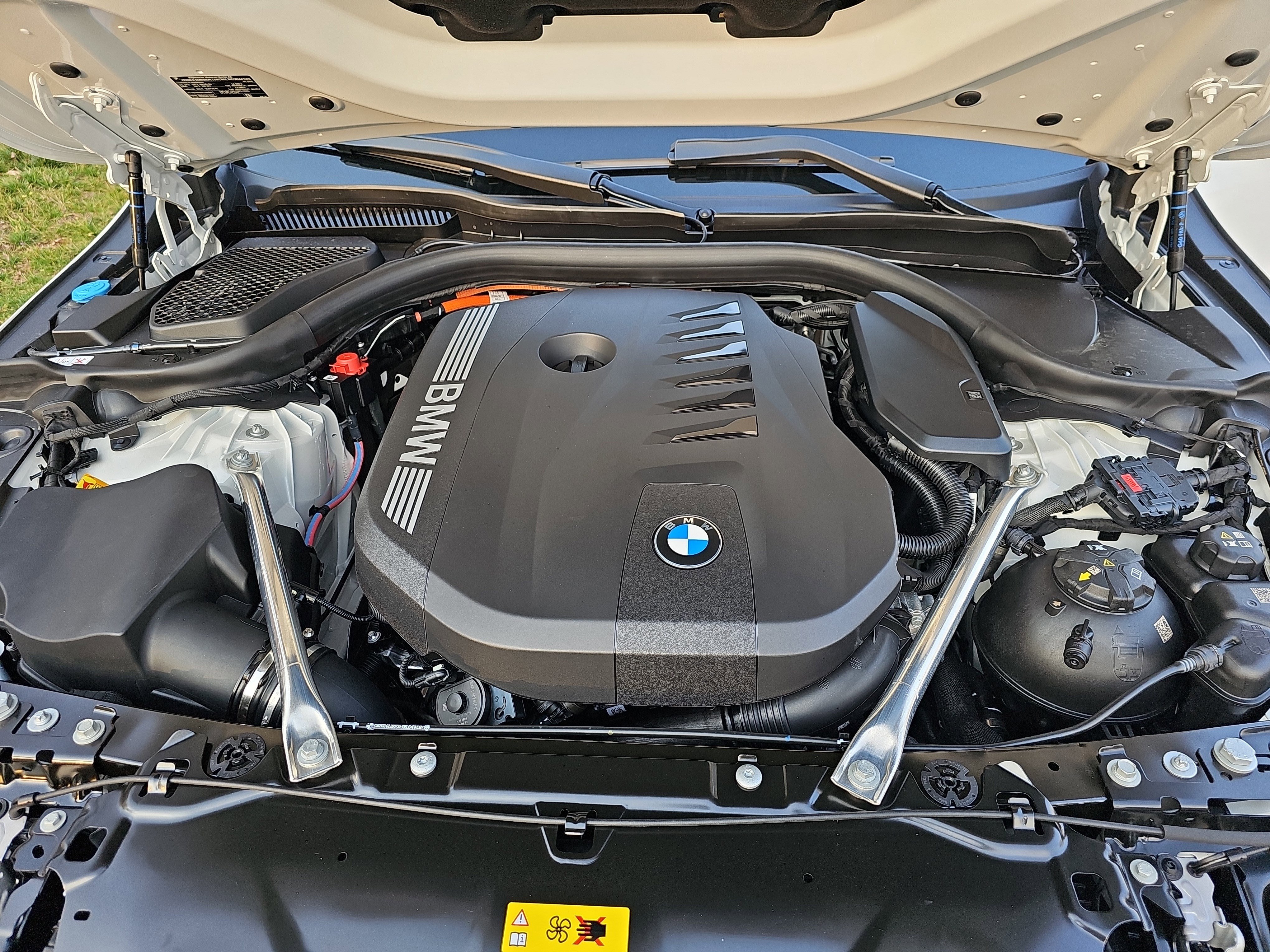 New 2026 BMW 550e xDrive w/ Executive Package image 32